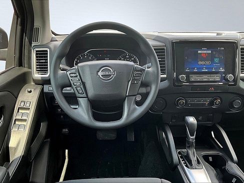 Used 2022 Nissan Frontier SV w/ Technology Package image 6