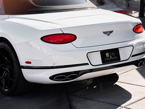 Used 2023 Bentley Continental GT Azure image 9