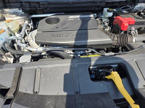 Certified 2025 Nissan Rogue SL w/ SL Premium Package FWD image 17