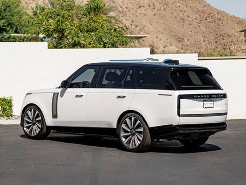 Used 2025 Land Rover Range Rover SV AWD/4WD image 9