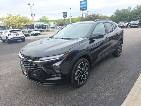 New 2026 Chevrolet Trax RS w/ Sunroof Package FWD image 6