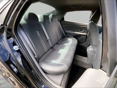 Used 2023 Hyundai Elantra SEL w/ Convenience Package image 17