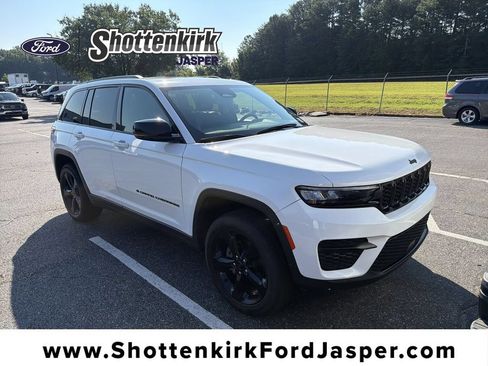 Used 2024 Jeep Grand Cherokee Altitude AWD/4WD image 1