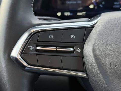 Used 2025 Chevrolet Equinox LT w/ Convenience Package II image 22