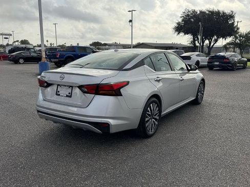 Used 2025 Nissan Altima 2.5 SV FWD image 3