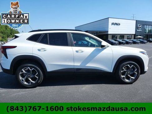 Used 2024 Chevrolet Trax LT w/ Sunroof Package FWD image 7