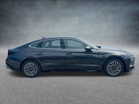 New 2025 Hyundai Sonata Limited image 32