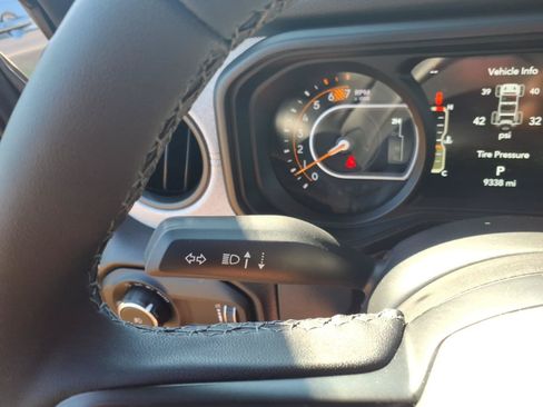 Used 2025 Jeep Wrangler Sport AWD/4WD image 28