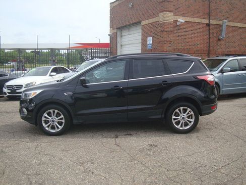 Used 2018 Ford Escape SE w/ SE Sync 3 Package FWD image 2
