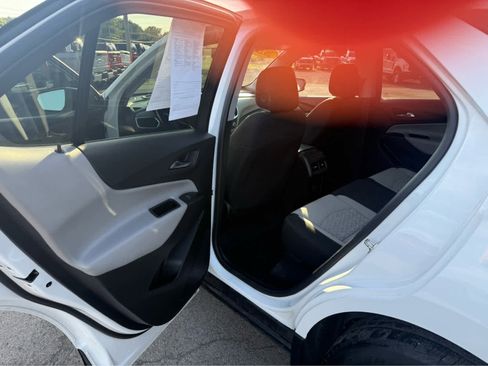 Used 2022 Chevrolet Equinox LS w/ LS Convenience Package AWD/4WD image 15