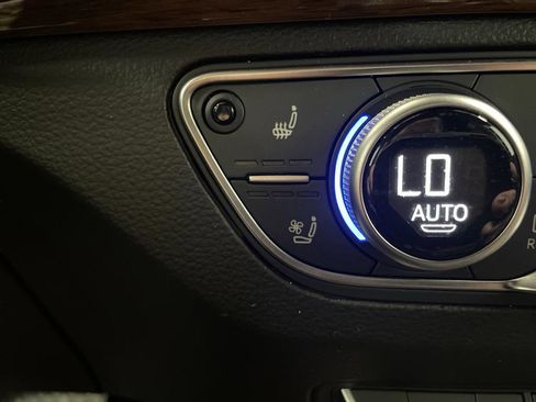 Used 2024 Audi Q5 e Premium Plus w/ Premium Plus Package AWD/4WD image 8