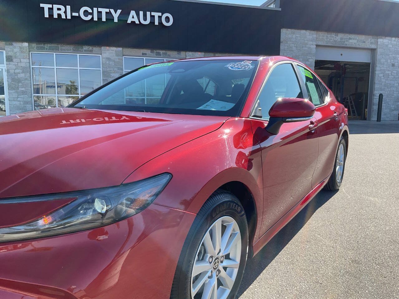 Used 2025 Toyota Camry LE FWD image 2