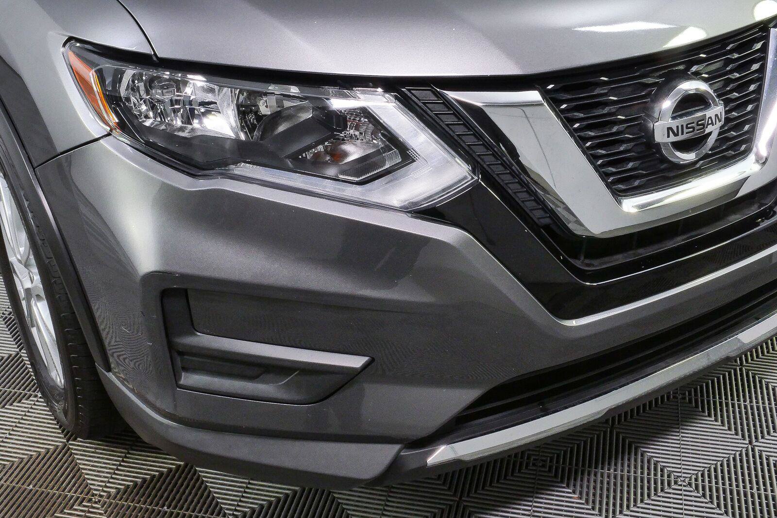 Used 2017 Nissan Rogue SV FWD image 37