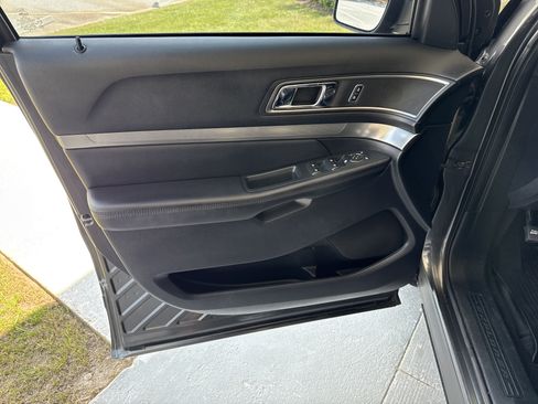 Used 2019 Ford Explorer XLT w/ Equipment Group 202A FWD image 14