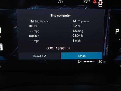 Used 2025 Volvo XC60 B5 Plus AWD/4WD image 25
