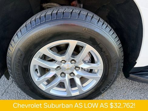 Used 2022 Chevrolet Suburban LT RWD image 31