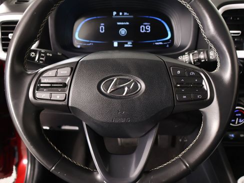 Used 2025 Hyundai Venue Limited image 3
