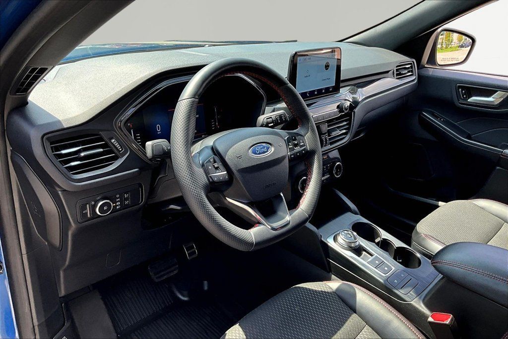 Used 2023 Ford Escape ST-Line Select w/ Class II Trailer Tow Package AWD/4WD image 18