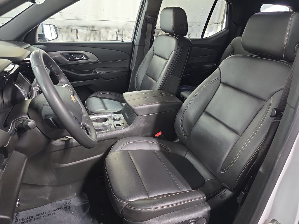Used 2023 Chevrolet Traverse LT w/ LT Premium Package AWD/4WD image 17