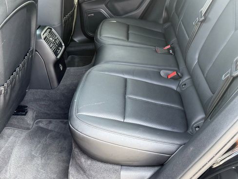 Used 2025 Porsche Macan image 41