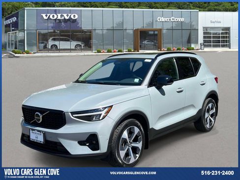 Used 2024 Volvo XC40 B5 Plus w/ Climate Package AWD/4WD image 2