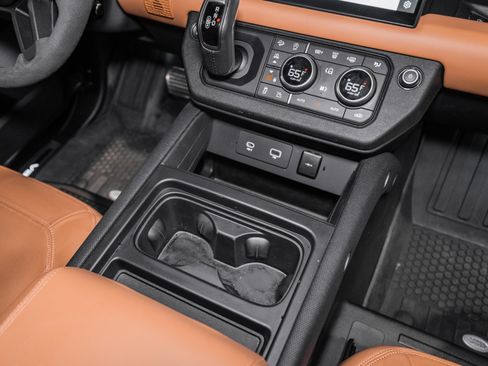 Used 2024 Land Rover Defender 130 V8 AWD/4WD image 41
