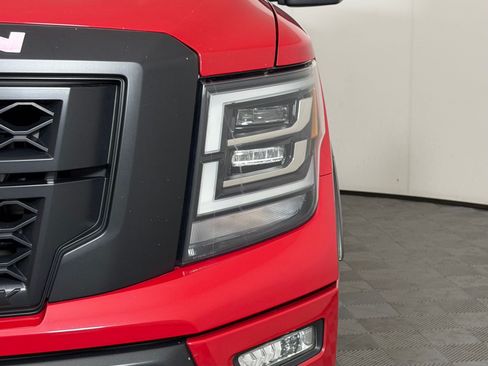 Used 2021 Nissan Titan PRO-4X w/ Pro-4x Convenience Package AWD/4WD image 11
