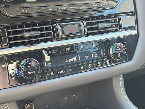 New 2025 Nissan Pathfinder Platinum image 24