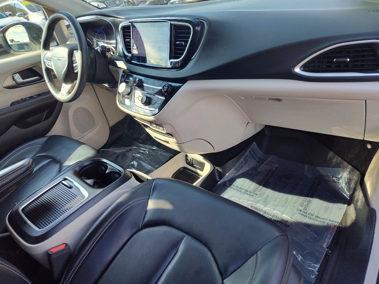 Used 2023 Chrysler Pacifica Touring-L FWD image 51