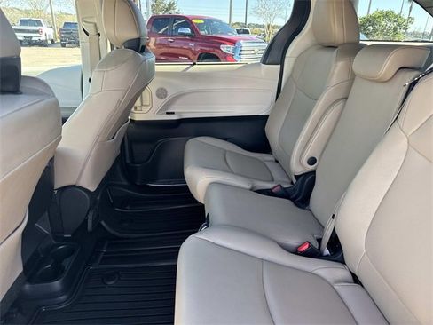 Used 2023 Toyota Sienna XLE image 12