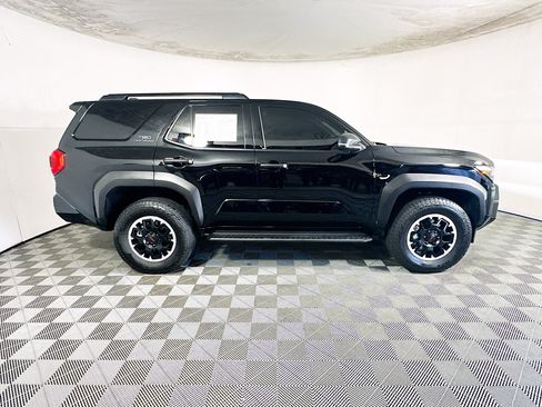 Used 2025 Toyota 4Runner TRD Off-Road AWD/4WD image 2