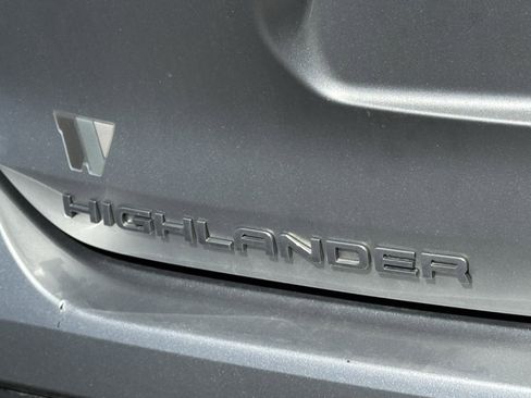 Used 2023 Toyota Highlander LE image 21