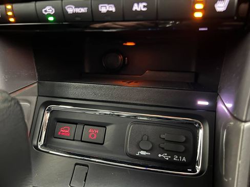 Used 2022 Subaru Ascent Limited w/ Technology Package AWD/4WD image 26