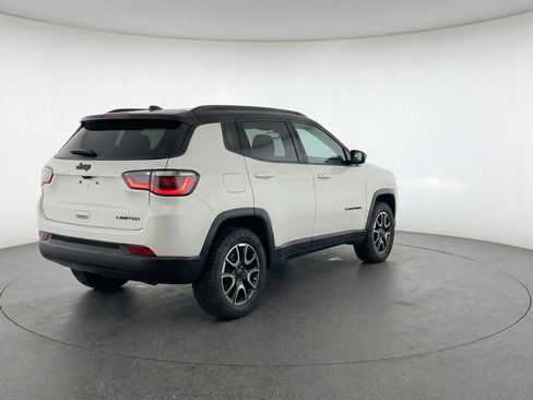 Used 2025 Jeep Compass Trailhawk AWD/4WD image 9