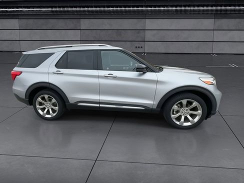 Used 2020 Ford Explorer Platinum w/ Premium Technology Package image 9