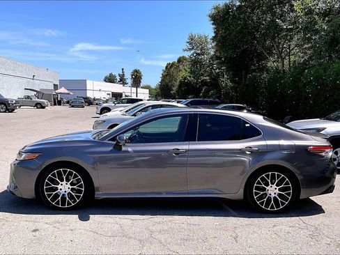 Used 2018 Toyota Camry XSE FWD image 7