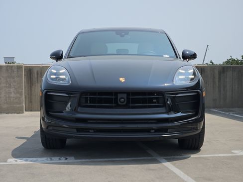 Certified 2026 Porsche Macan AWD/4WD image 11