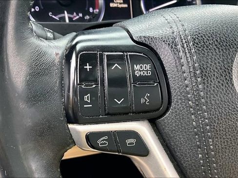 Used 2016 Toyota Highlander Limited image 18