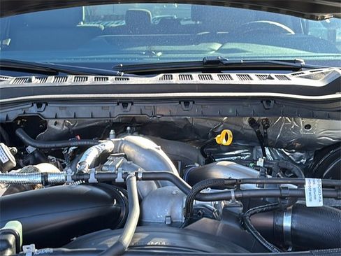 Used 2025 Ford F250 XLT w/ Black Appearance Package image 12