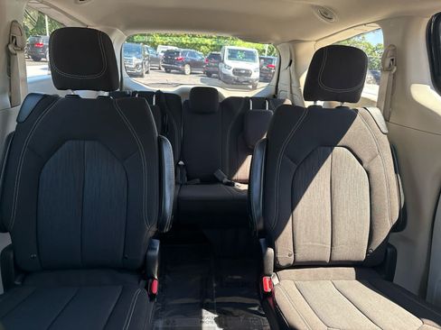 Used 2020 Chrysler Voyager LX FWD image 15