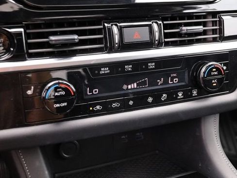 Certified 2025 Nissan Pathfinder SV w/ SV Premium Package FWD image 20