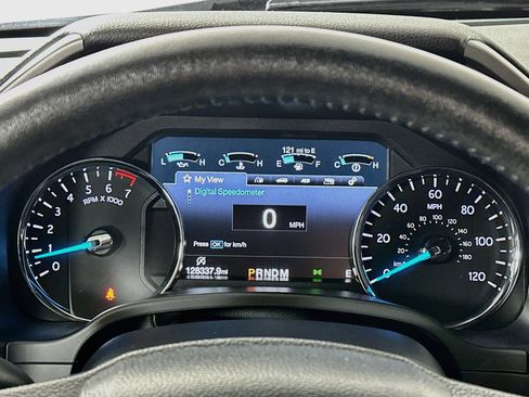 Used 2018 Ford Expedition XLT w/ Equipment Group 202A AWD/4WD image 12