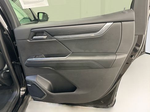 Used 2025 GMC Acadia Elevation image 33