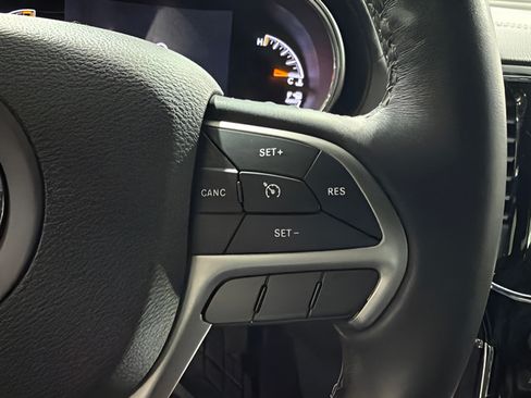 Used 2020 Jeep Grand Cherokee Overland AWD/4WD image 19