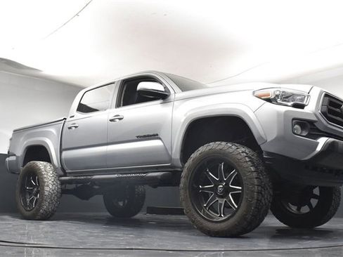 Used 2022 Toyota Tacoma SR5 w/ Technology Package image 28