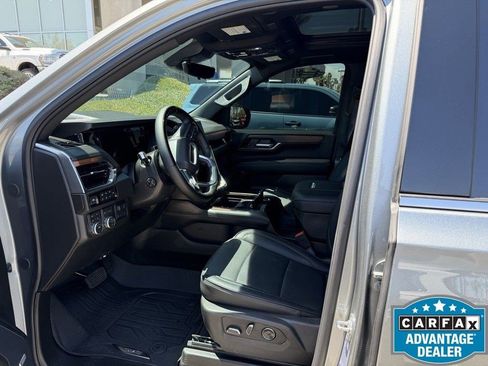 Used 2026 GMC Yukon Denali w/ Advanced Technology Package AWD/4WD image 5