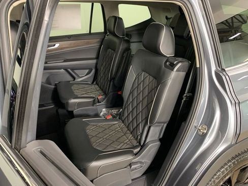 Used 2024 Volkswagen Atlas SEL Premium R-Line image 33