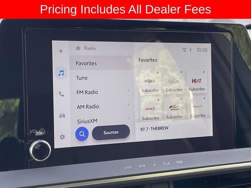 Used 2024 Toyota Prius XLE FWD image 26