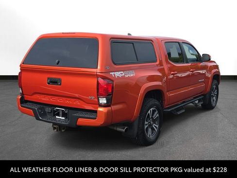 Used 2018 Toyota Tacoma TRD Sport AWD/4WD image 6