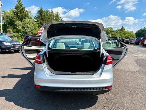 Used 2016 Ford Focus SE w/ SE Power Seat Package image 18